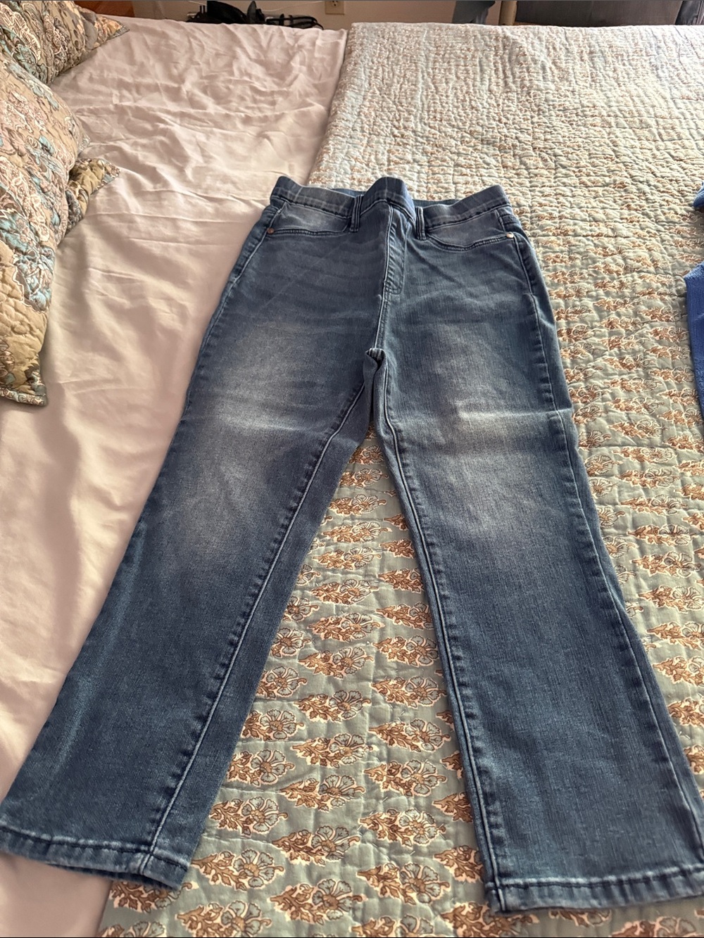 Judy Blue Faded Blue Ankle Crop Straight Jeans
